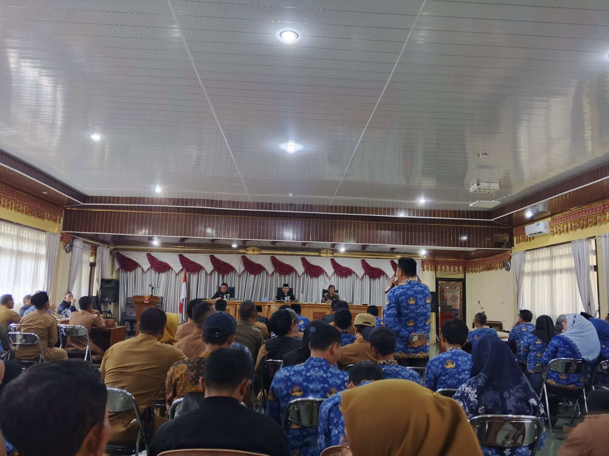 Peratin bersama Kepala Puskesmas dan Camat selampung barat mengikuti Pengarahan Bupati Lampung Barat